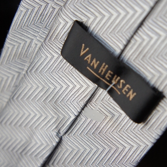 Van Heusen Tie - Picture 3 of 5